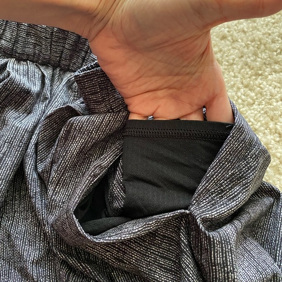 Lululemon Black & White Jogger Pants Sz 6 - Picture 10 of 15